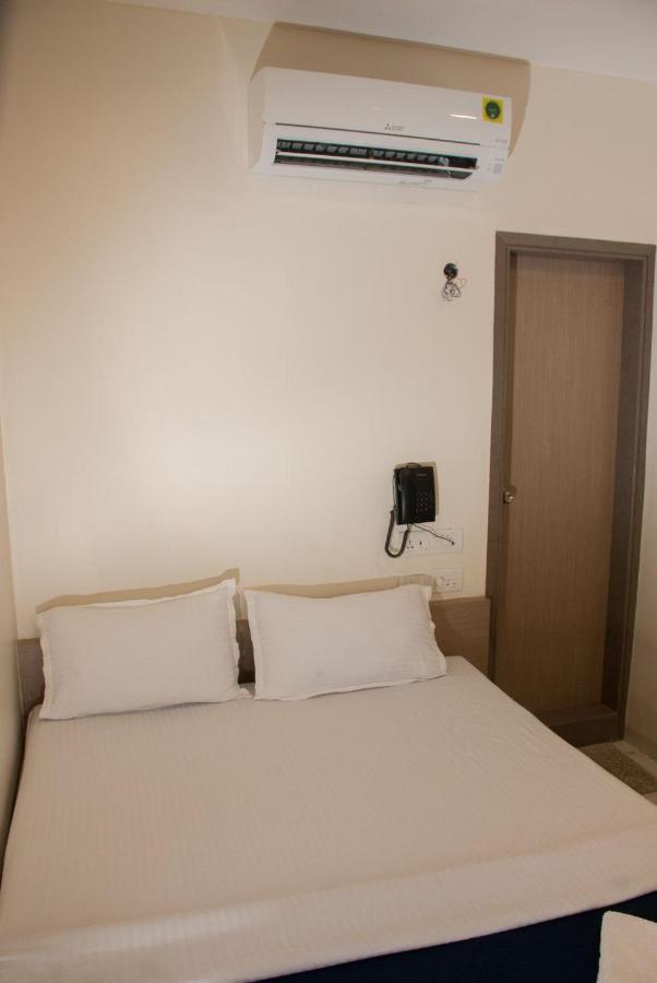 City Hotel มุมไบ ภายนอก รูปภาพ