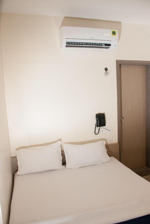 City Hotel มุมไบ ภายนอก รูปภาพ